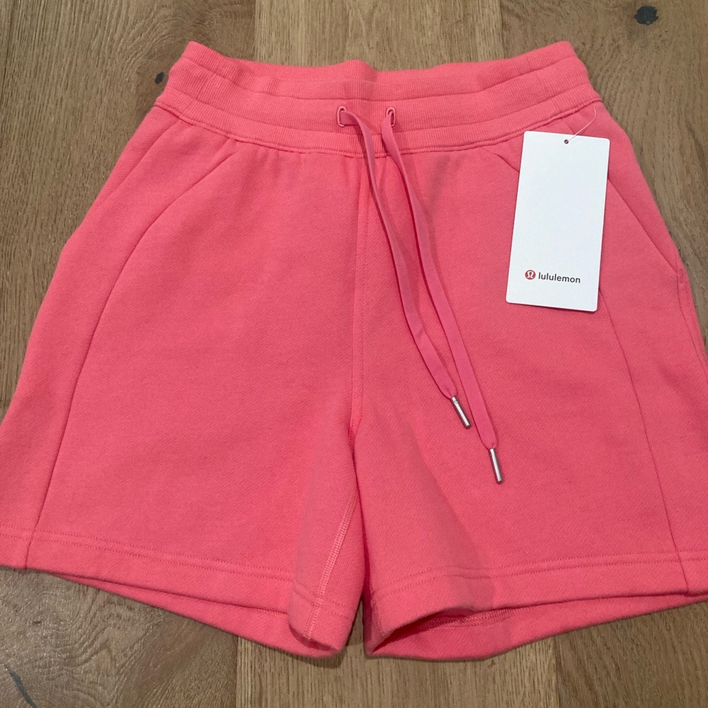 NWT LULULEMON SCUBA HIGH-RISE SHORT 5”